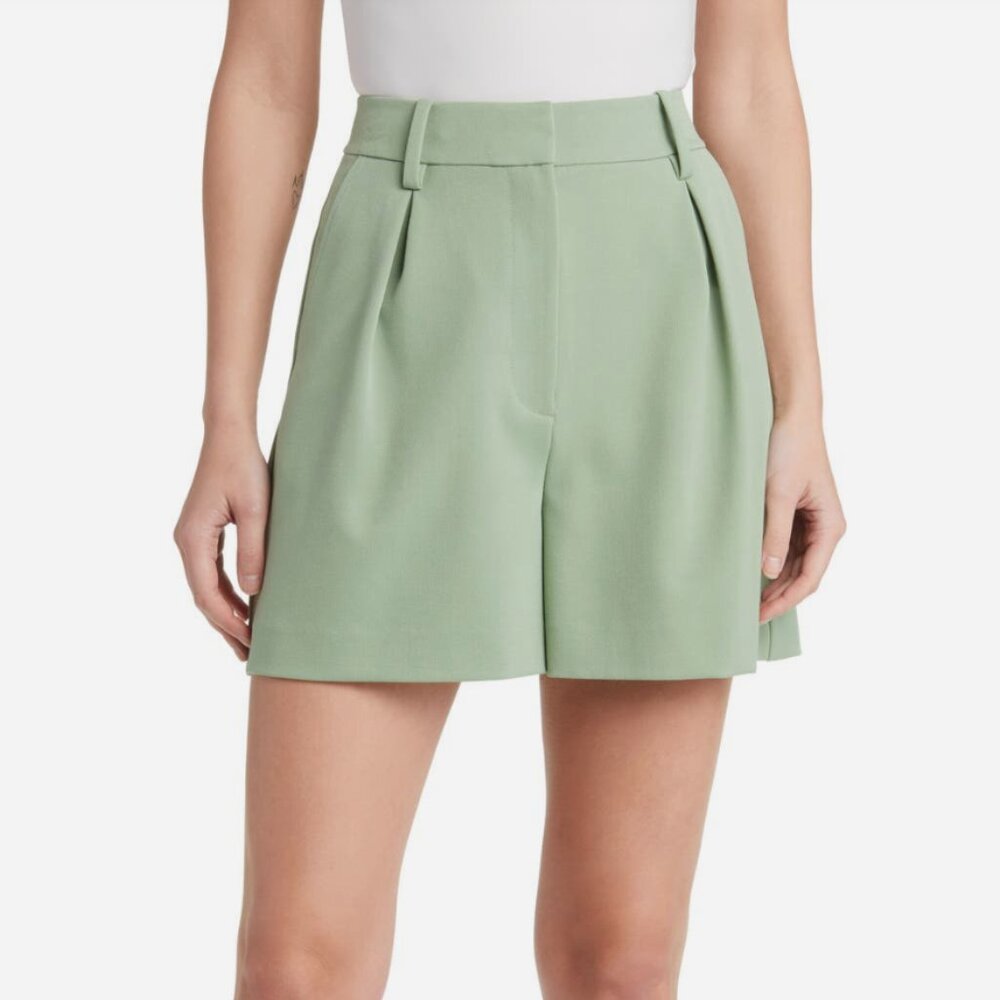 NWOT Favorite Daughter - The Favorite Shorts in Basil Green size 8